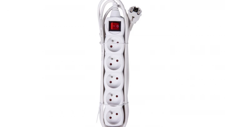 Przedłużacz z uziemieniem + wyłącznik 5-gniazd /3m/ 3x1 mm2 biały P1513