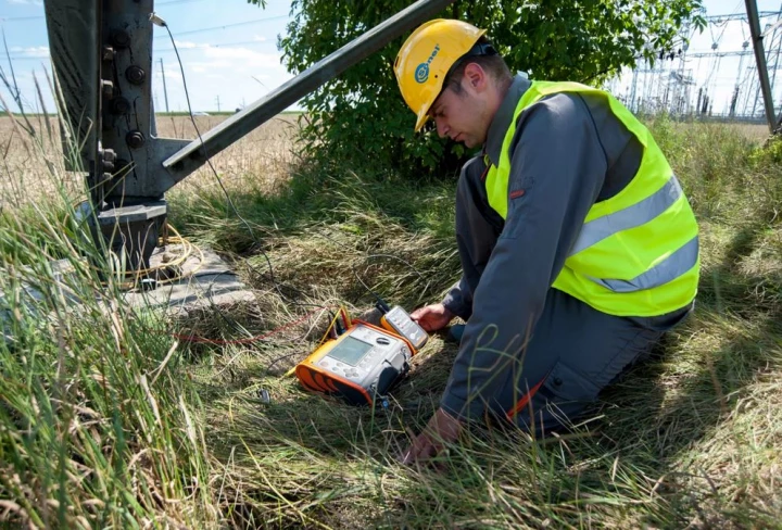 MRU-200-GPS Miernik rezystancji uziemnień i rezystywności gruntu z wbudowanym odbiornikiem GPS Sonel WMPLMRU200GPS