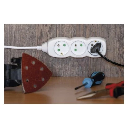 Przedłużacz z uziemieniem 4-gniazda /7m/ 3x1 mm2 biały P0417