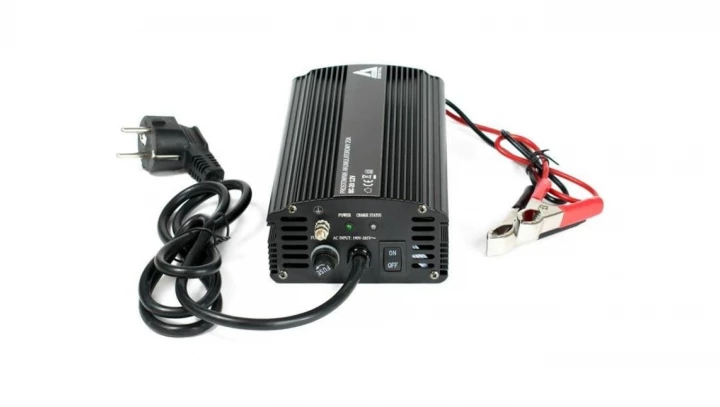 Prostownik sieciowy BC-20 do akumulatorów 12V 20A AZO Digital