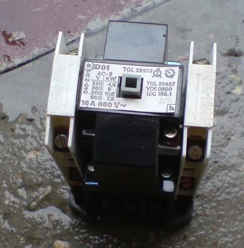 ID-01 16A STYCZNIK CEWKA 220V AC