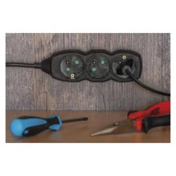 Przedłużacz z uziemieniem 4-gniazda /3m/ 3x1 mm2 czarny PC0413