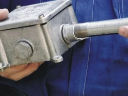 Puszka montażowa z wieczkiem i zaciskiem ochronnym metalowa 120x120x76 IP54 IK10 7121 B_P21