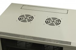 Szafa wisząca niedzielona 19&apos;&apos; 18U gł.450mm, niezmontowana, RAL 7035