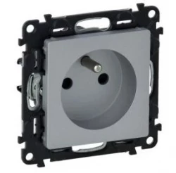VALENA LIFE Gniazdo pojedyncze z/u 2P+Z z przesłonami aluminium 753380