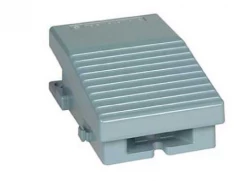 Łącznik nożny pojedynczy metalowy 2Z+2R 3A 240V IP66 bez osłony Harmony XPE Schneider Electric XPEM111